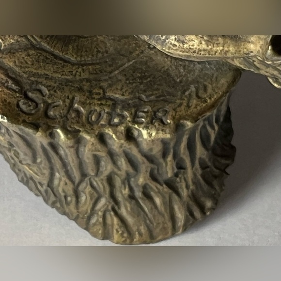 Adorable Bronze Figurine of Barefoot Boy Watermelon on a stump signed Schuber - Picture 6 of 10